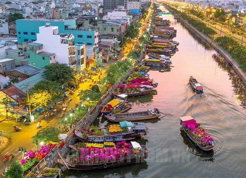 CHỢ HOA XUÂN “TRÊN BẾN DƯỚI THUYỀN”