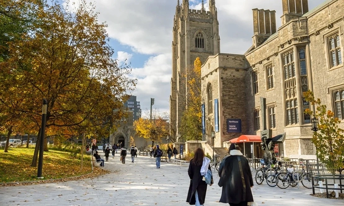 Du học sinh ’lép vế’ về tiền lương sau tốt nghiệp ở Canada