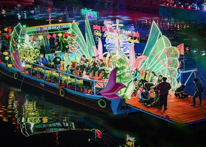 TP. Hồ Chí Minh: Trải nghiệm Tết xưa ở chợ hoa Xuân “Trên bến dưới thuyền”