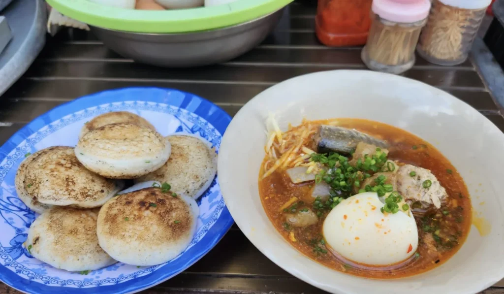 Bánh căn Phan Thiết và nước chấm cá kho