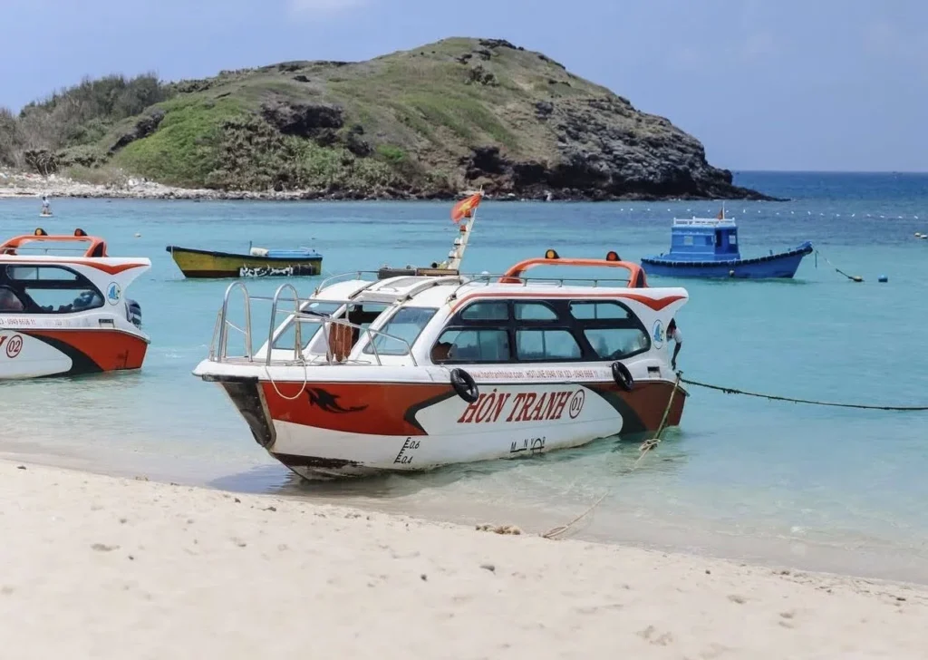 Bến tàu hòn Tranh Phú Quý