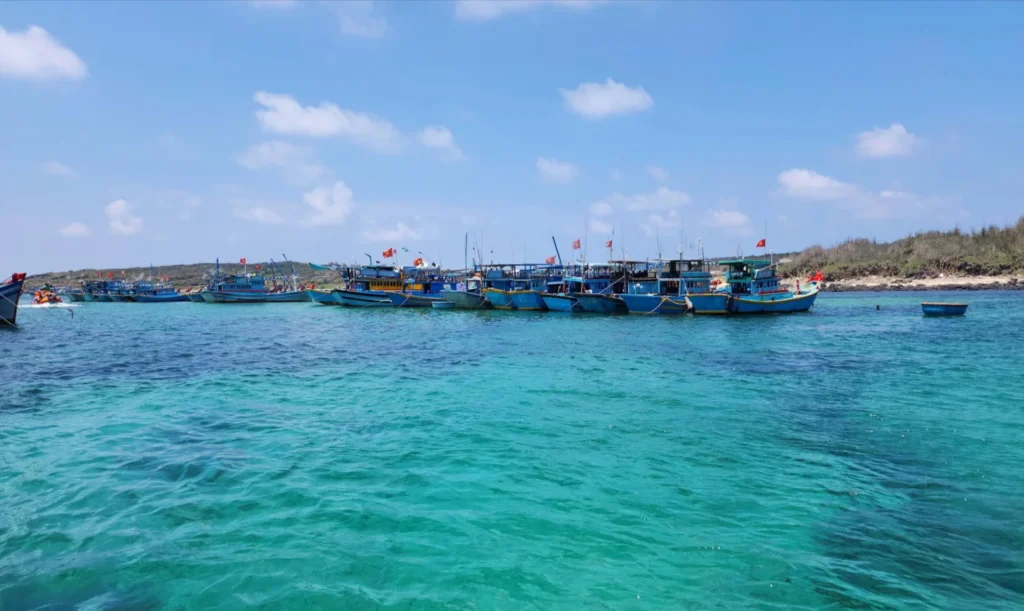 Biển Phú Quý hoang sơ