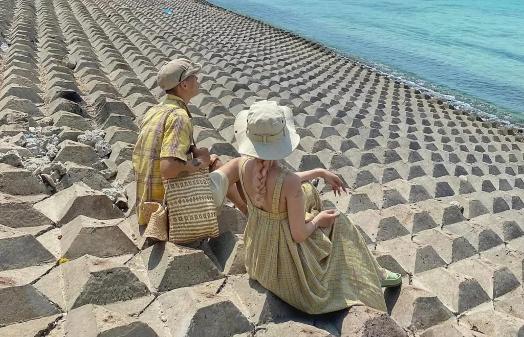 Bờ kè đảo Phú Quý