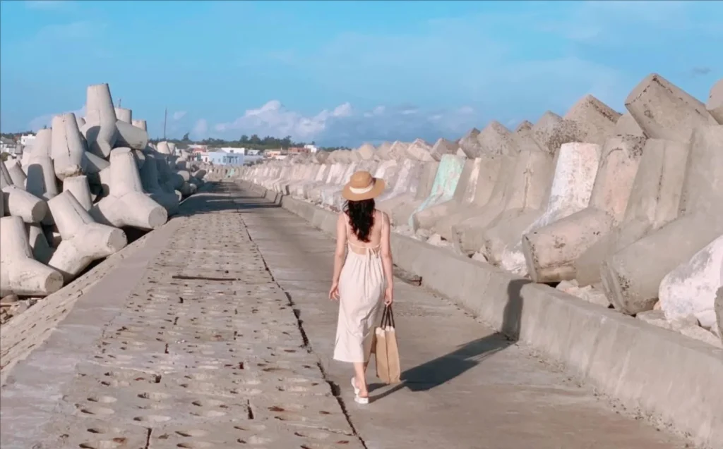 Bờ kè độc đáo tại đảo Phú Quý