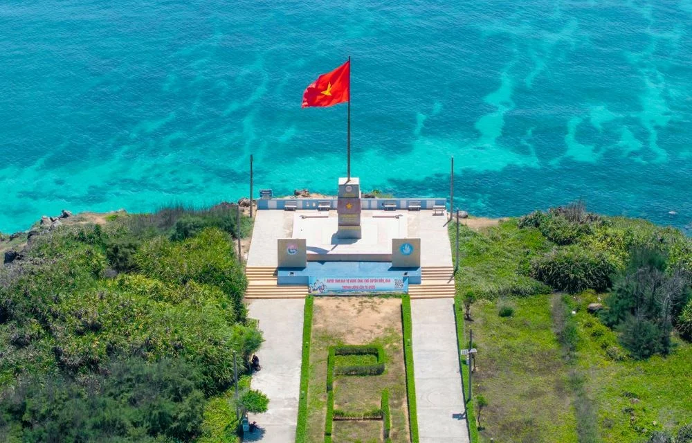 Cột cờ Phú Quý