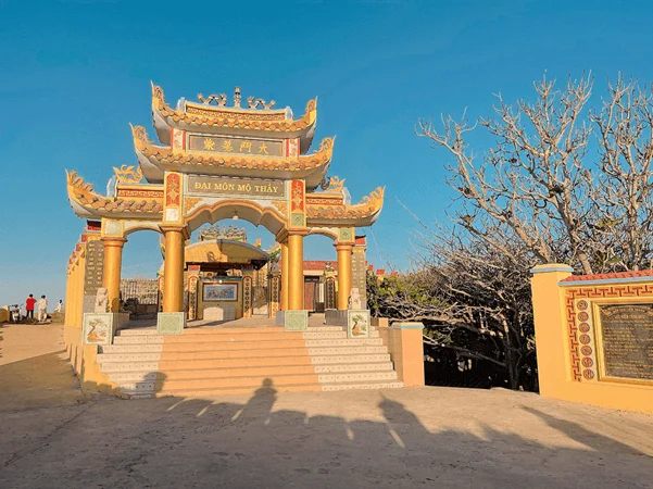 Đại môn mộ thầy - mộ thầy sài nại