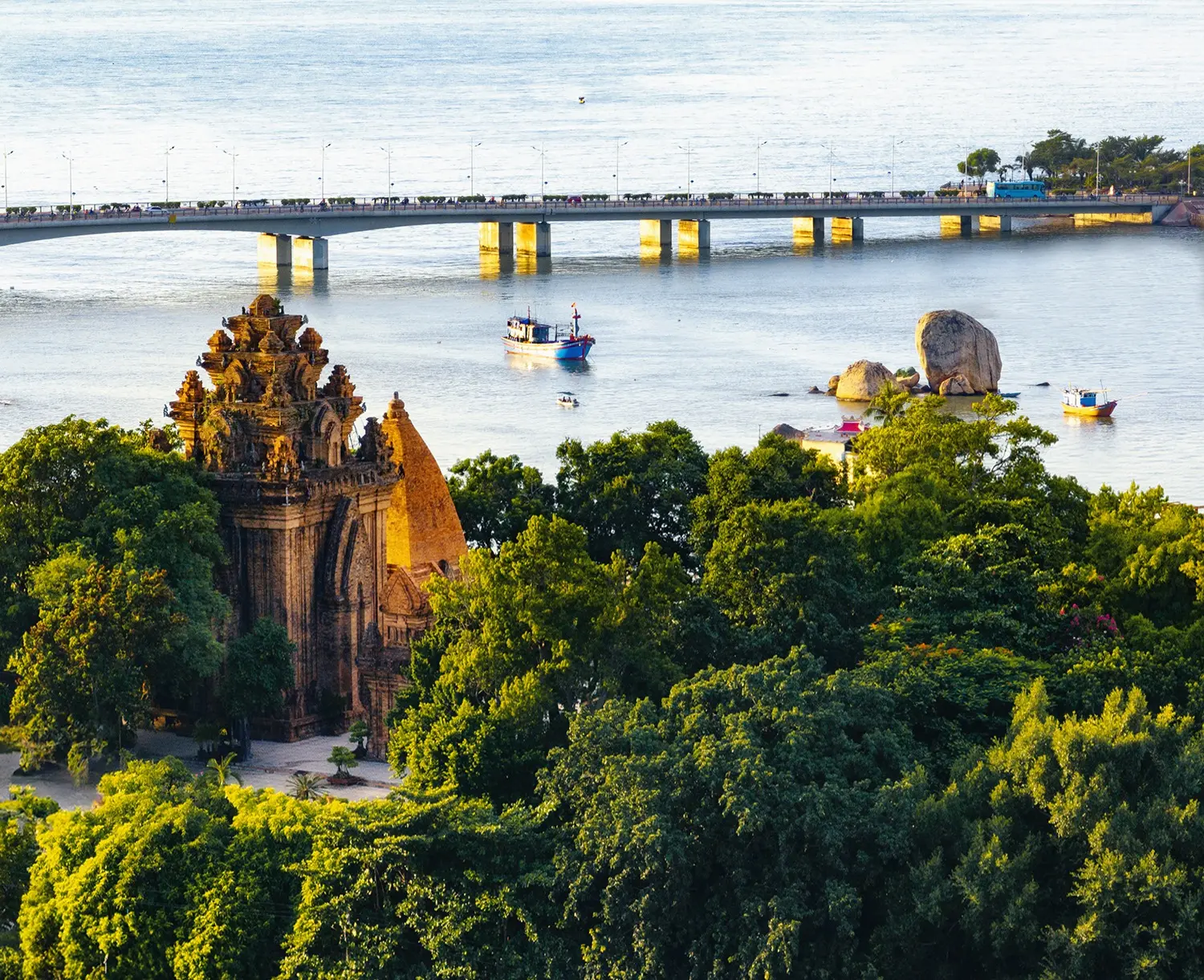 Tháp Bà Ponagar Nha Trang